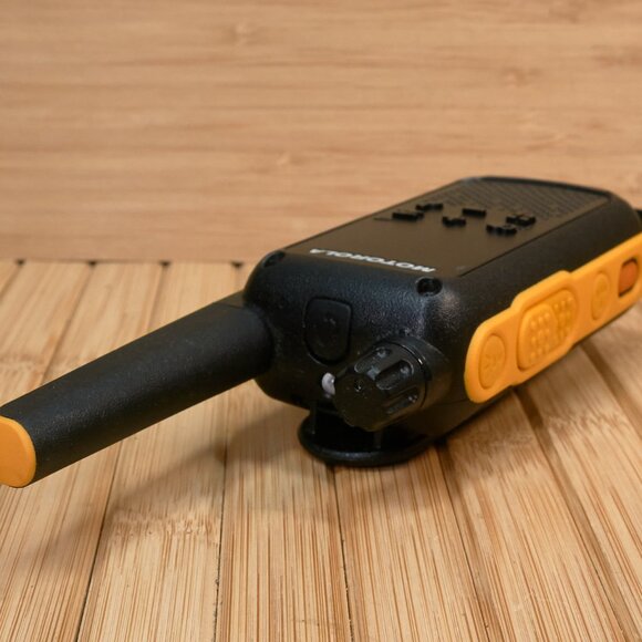 Motorola T471 Talkabout Two-Way Radio (Pair) with Charger Dock - Picture 4 of 7